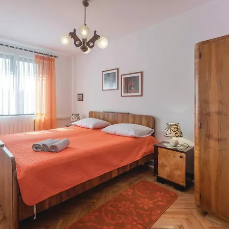 3 Bedroom Lovely In Holiday home
